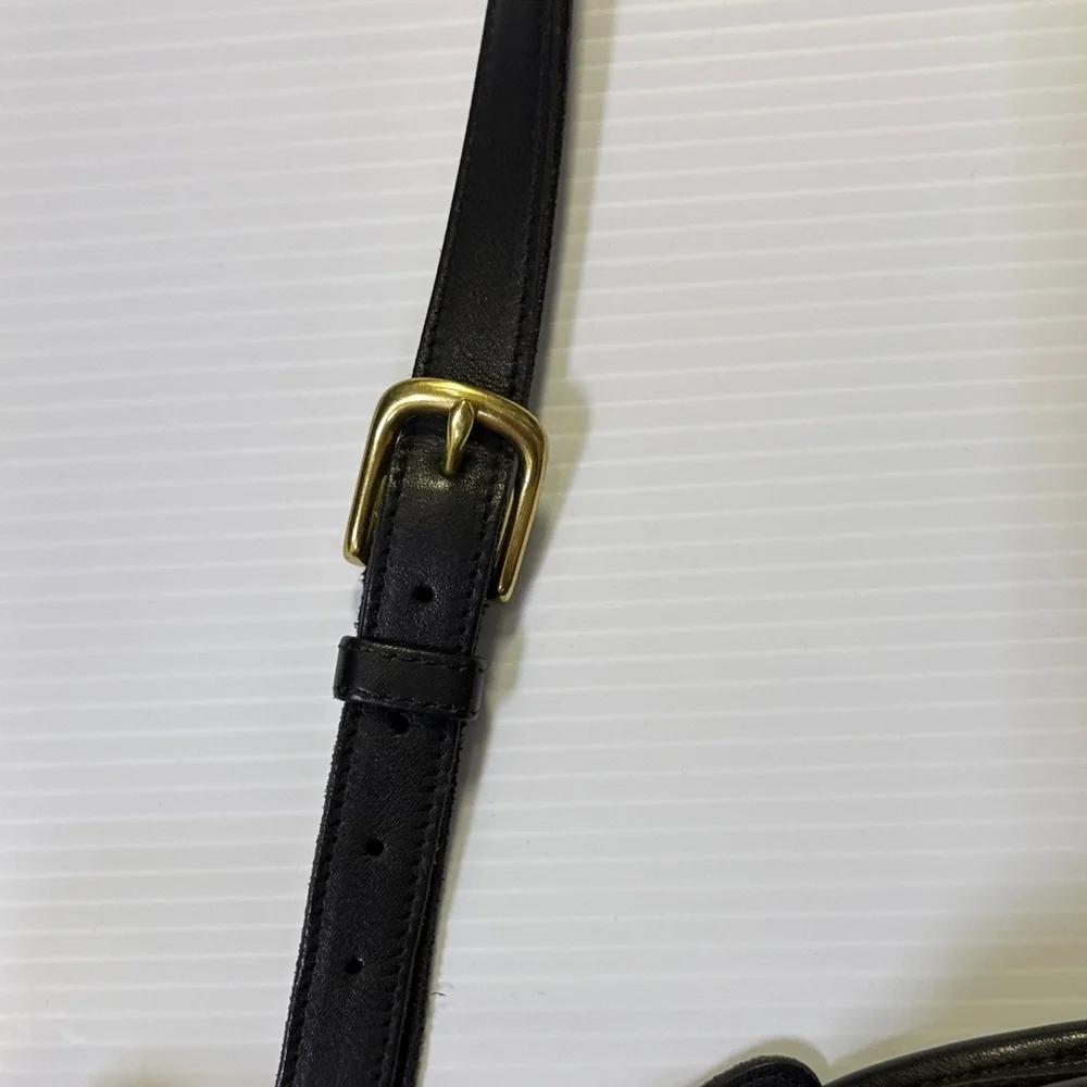 Metropolis Coach Black Leather Crossbody Bag P9087